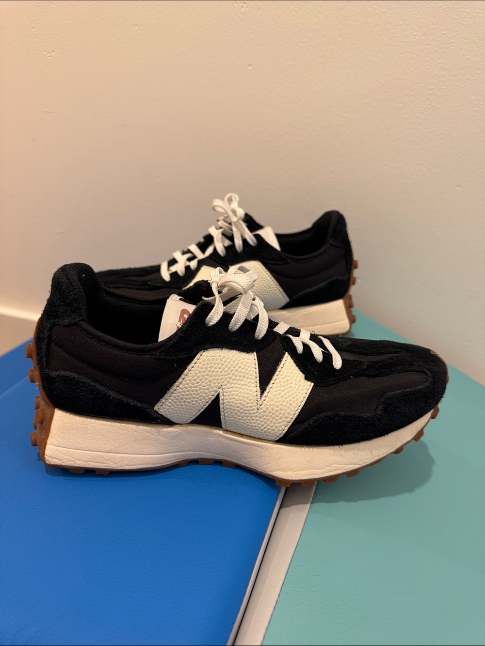 New Balance 327 Women’s Sneakers